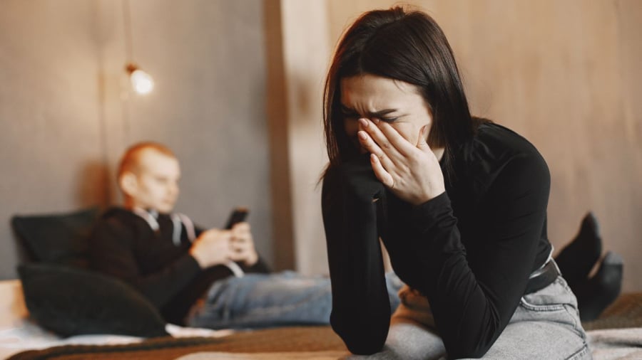 Cha mẹ không nên can thiệp sâu vào chuyện của con cái