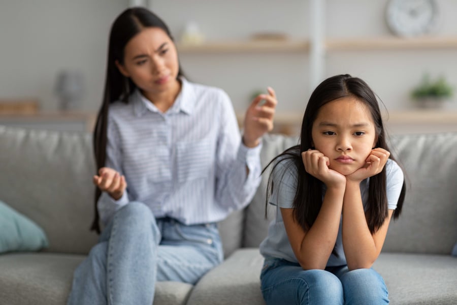 Nhà tâm lý học Marshall Rosenberg từng chia sẻ: “Chúng ta có thể không nhận ra nhưng ngôn ngữ của mình có thể gây ra những tổn thương không nhỏ cho bản thân và người khác.”