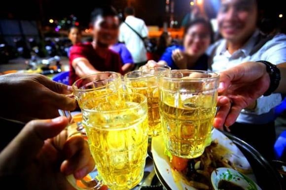 Vì vậy, ngoài việc hạn chế lượng cồn, người uống rượu cũng nên chủ động lựa chọn các món ăn giúp bảo vệ gan.