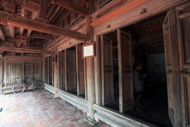 Theo quan điểm phong thủy hiện đại, vấn đề này chủ yếu được nhìn nhận dưới góc độ an ninh và bảo vệ tài sản.