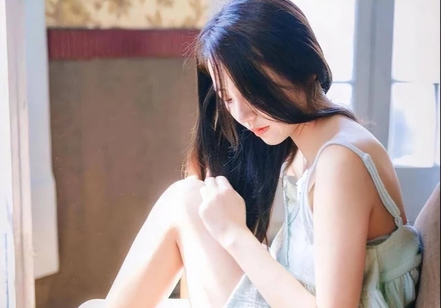 Tuổi 18 như đóa hoa tươi đang hé nở, họ thoải mái, tự nhiên không dè dặt, cơ thể toát lên nét đẹp tuổi thanh xuân tràn trề nhựa sống. (Ảnh minh họa)