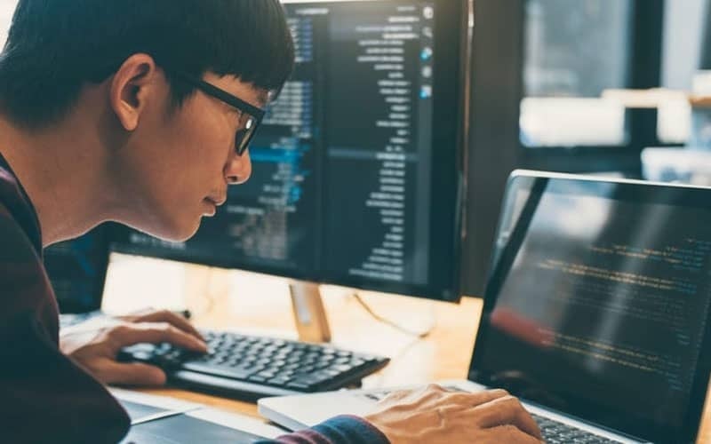 Ngay khi ra trường, một sinh viên tốt nghiệp ngành Trí tuệ nhân tạo hay Khoa học dữ liệu có thể nhận mức lương trung bình từ 15 – 30 triệu đồng/tháng.