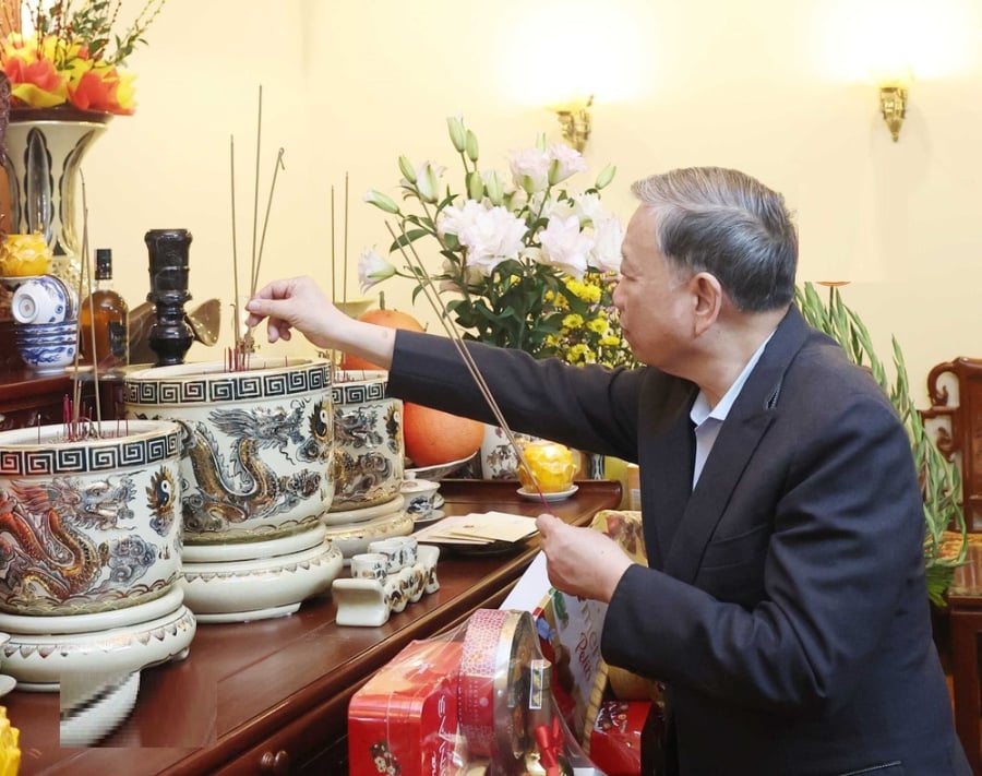 Người xưa dặn: Lúc thắp hương nhất định phải nói 2 chữ Tổ Tiên mới độ, là chữ gì?