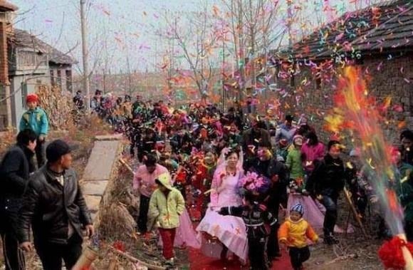 Câu nói “Không cho vợ chồng mượn nhà” mang ý nghĩa rằng không nên cho các cặp đôi mượn nhà để ngủ hoặc tổ chức lễ cưới, bởi người xưa cho rằng điều này sẽ mang lại xui xẻo, không may mắn cho gia đình chủ nhà.
