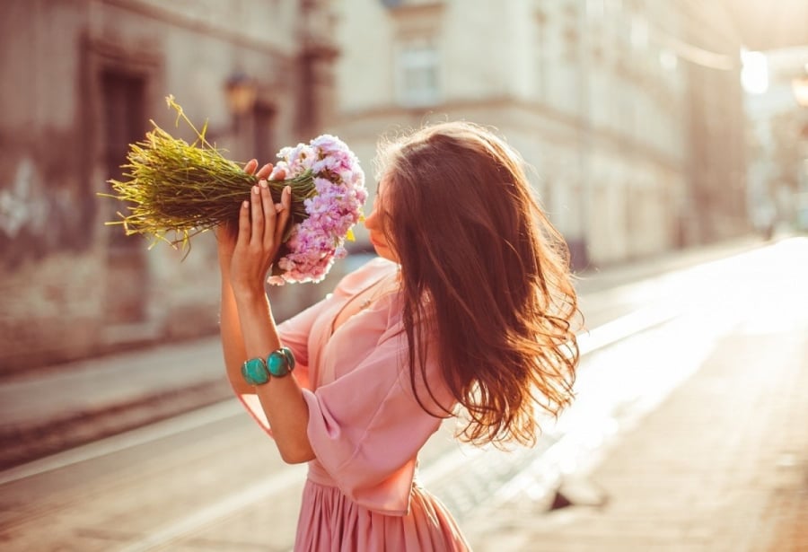 Yêu bản thân không có nghĩa là nuông chiều mọi cảm xúc, mà là quá trình bạn nỗ lực mỗi ngày để tiến gần hơn với con người mà mình muốn trở thành.