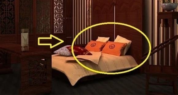 Trong phong thủy, việc đặt giường ngủ đối diện với cửa là điều kiêng kỵ, vì có thể ảnh hưởng đến sức khỏe của người nằm.