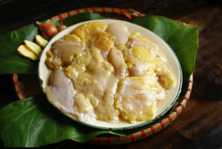 Phần mỡ vàng này là mỡ nội tạng tự nhiên, không chứa độc tố nếu gà khỏe mạnh, không bị bệnh.