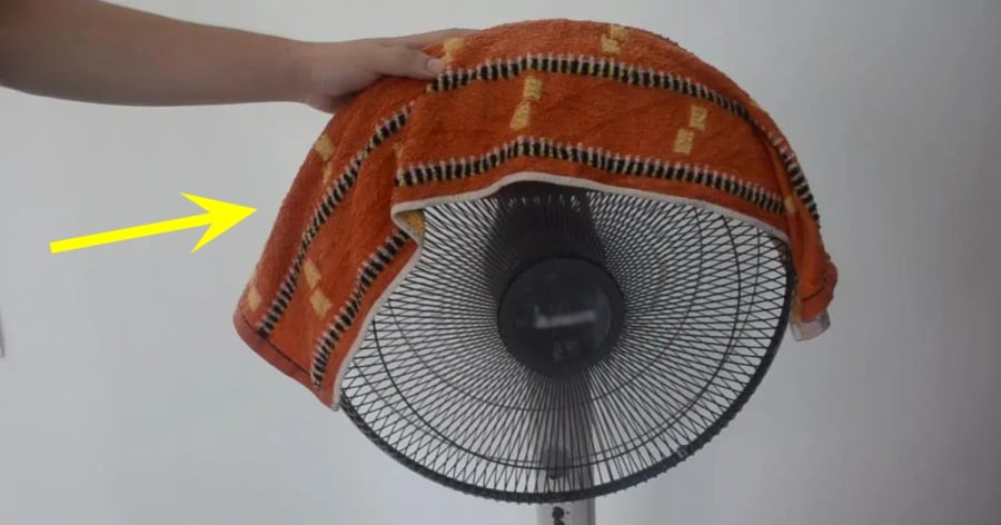Không chỉ giúp làm mát, khăn ướt tẩm tinh dầu tự nhiên còn có tác dụng xua đuổi côn trùng, đặc biệt là muỗi.