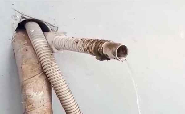 Nước chảy ra từ điều hòa đừng vội đổ bỏ: 4 công dụng ai không dùng quá phí
