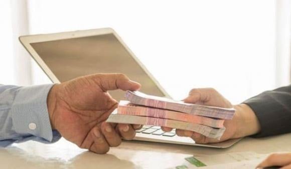 Khi ai đó hỏi vay tiền, đừng vội vàng đồng ý chỉ vì nể nang, cũng đừng từ chối ngay một cách cứng nhắc.