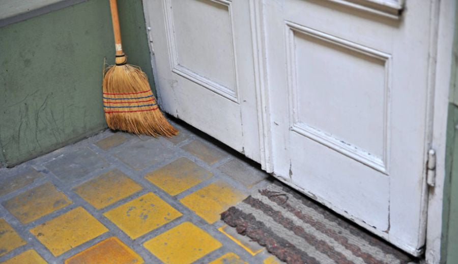 Vị trí đặt chổi mất lộc