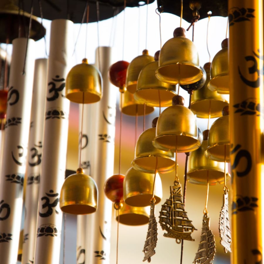 Chuông gió im lặng không khí tù đọng
