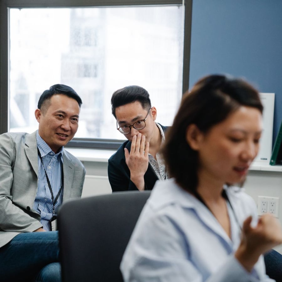 Tránh xa nói xấu thị phi Ảnh minh họa
