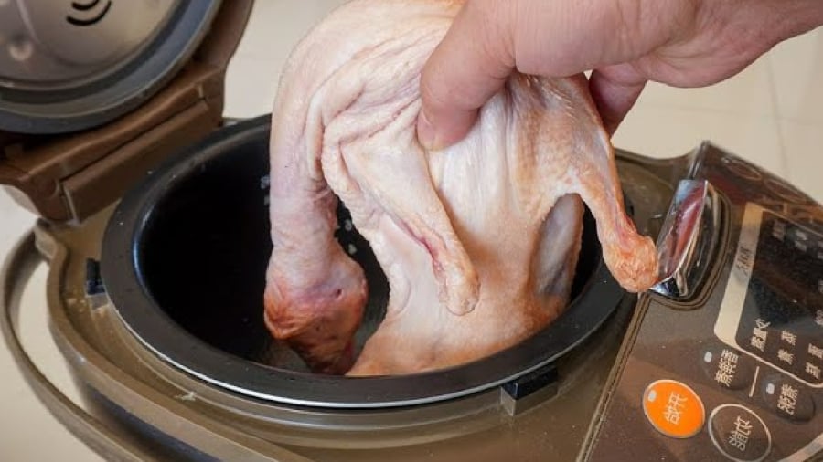 Bạn có thể làm món vịt nướng bằng nồi cơm điện.