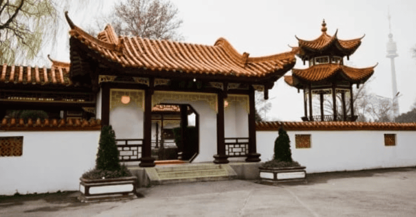 Trước nhà 3 thứ này càng to càng nghèo khổ: Đó là gì?