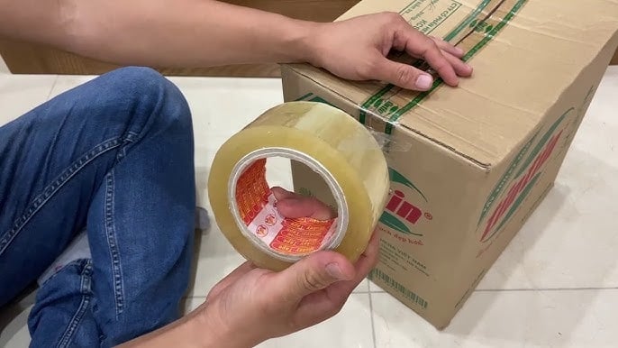 Hướng dẫn cách cắt băng keo không cần kéo.