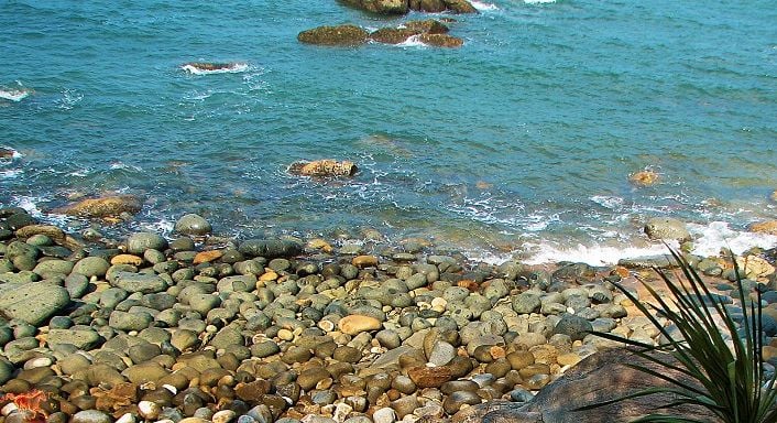 Bãi tắm Hoàng Hậu không chỉ đơn thuần là một điểm đến giải trí mà còn là nơi lưu giữ những giá trị lịch sử quý báu