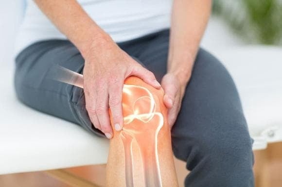 Việc tiêu thụ rượu quá mức không chỉ ảnh hưởng đến thần kinh và gan mà còn gây hại trực tiếp đến hệ xương.