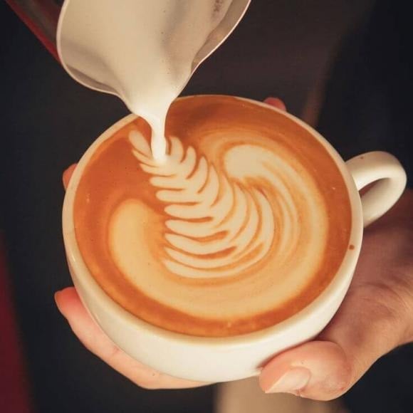 Là thức uống khoái khẩu của nhiều người, nhưng cà phê – nếu tiêu thụ quá nhiều – lại tiềm ẩn nguy cơ gây loãng xương.