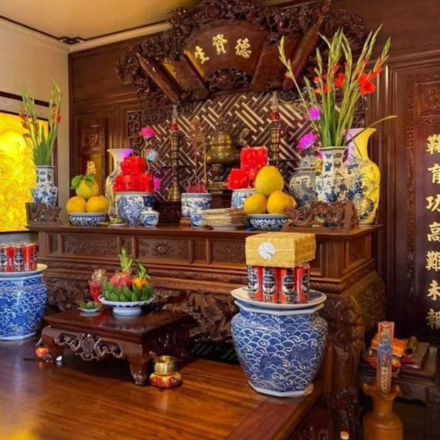 Gia đình chăm sóc ban thờ nuôi dưỡng trân trọng biết ơn