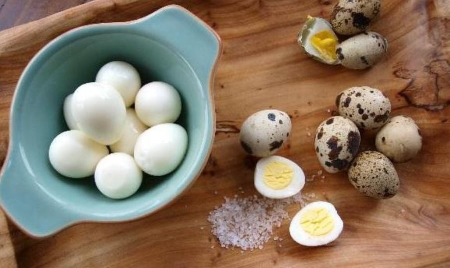 Trứng cút chứa hàm lượng sắt, kẽm và các nguyên tố vi lượng khác cao hơn trứng gà.