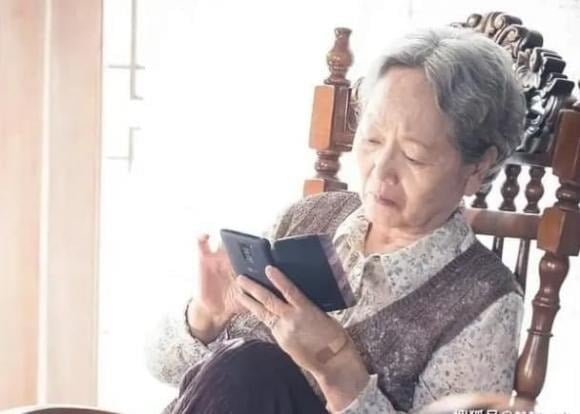 Khi về già, những đứa con hiếu thảo sẽ mang lại cho bạn cuộc sống ấm no, đầy đủ và yên tâm.