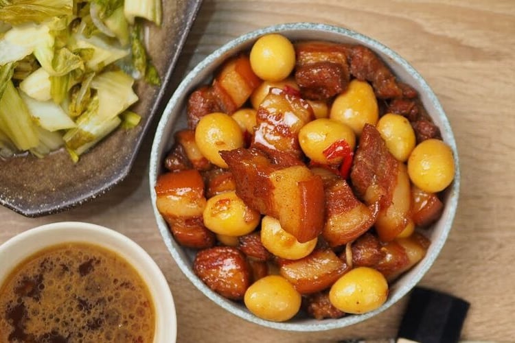 cach-lam-thit-kho-trung-cut-nuoc-dua-thumb
