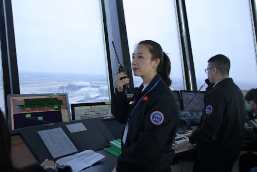 Kiểm soát viên không lưu là một trong những ngành có mức lương cao bậc nhất mà không cần bằng cấp cao. (Ảnh minh họa)