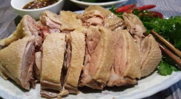 Dù thịt vịt là món ăn phổ biến trong dịp Tết Đoan Ngọ (5/5 âm lịch), nhưng trong văn hóa truyền thống, nó hiếm khi được dùng để dâng cúng tổ tiên.