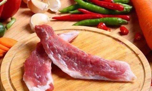 Nhiều người khi nghe tên phần xương này có thể không biết nó nằm ở đâu trên cơ thể con lợn.