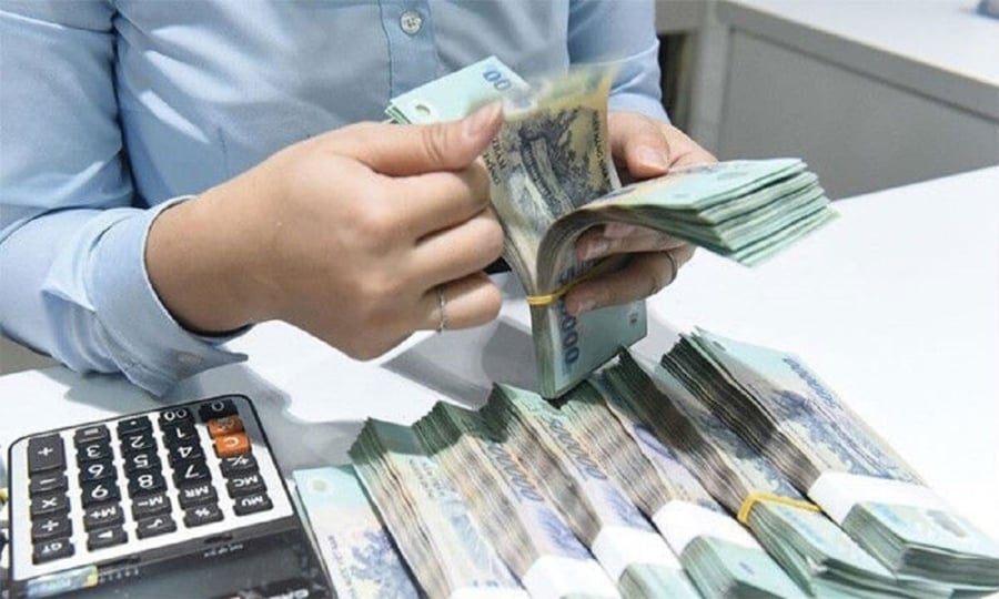 Có 200 triệu nên gửi tiết kiệm hay mua vàng?