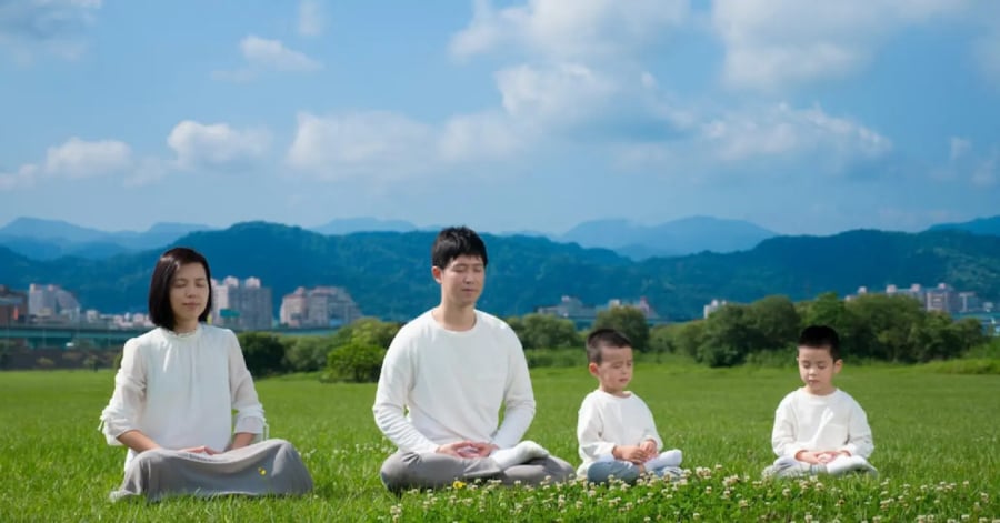 Với người tu, giấc ngủ không chỉ đơn thuần là nghỉ ngơi mà còn là phương tiện phục hồi sinh lực, điều hòa khí huyết, nuôi dưỡng thân thể – chiếc thuyền đưa họ vượt qua biển khổ luân hồi.