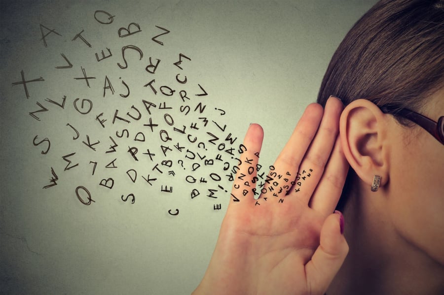 Lắng nghe để thấu hiểu, lắng nghe để quan sát và cảm nhận đối phương. (Ảnh minh họa)