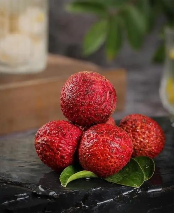 Fructose trong vải thiều phải được gan chuyển hóa thành glucose mới có thể sử dụng được.