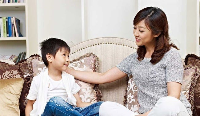 Có những phụ huynh khi nghe câu hỏi về tiền lại phản ứng một cách “kịch tính”.
