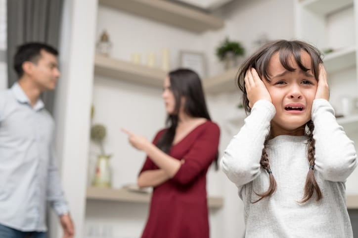 Khi một đứa trẻ lớn lên trong một mái nhà thiếu sự yên bình, cảm giác an toàn trong lòng nó cũng dần bị bào mòn. 
