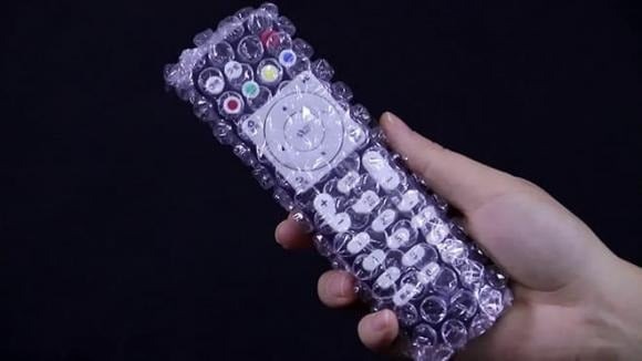 Trong mỗi gia đình, điều khiển từ xa cho TV, điều hòa, quạt… là vật dụng quen thuộc. 