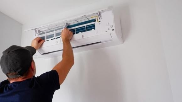 Hãy làm mát phòng bằng chế độ thường, sau đó chuyển sang ECO để duy trì nhiệt độ với mức điện tiêu thụ thấp hơn.