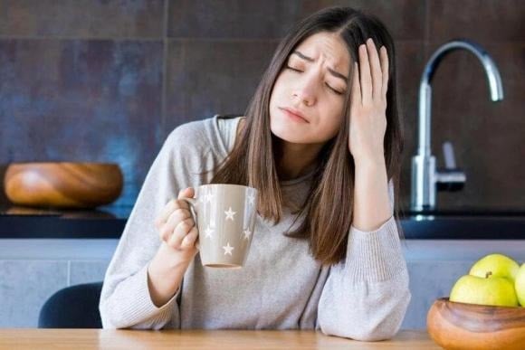 Nhiều người chọn cà phê ngay sau khi thức dậy để nhanh chóng tỉnh táo, nhưng theo các chuyên gia, đây là thói quen không tốt cho cơ thể.