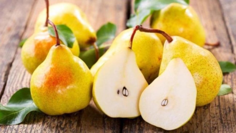 Lê có tác dụng giúp giảm viêm họng, làm dịu cơn ho và hỗ trợ tiêu đờm.