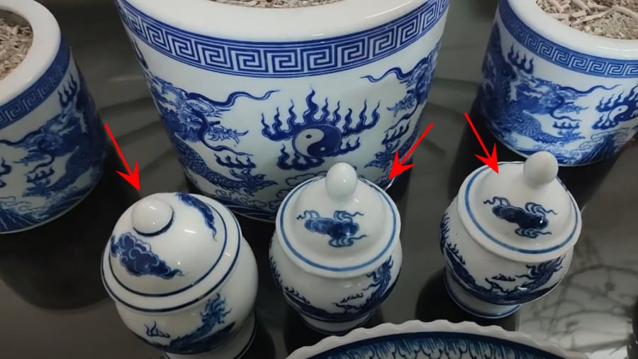 Hũ gạo, hũ muối và hũ nước có vị trí riêng trên bàn thờ, mang ý nghĩa nhất định trong phong thủy.