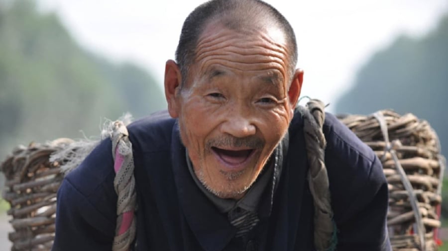 Người Việt cực kỳ chú trọng tới việc lựa chọn ngày lành tháng tốt để tổ chức các nghi lễ quan trọng, đặc biệt là tang lễ