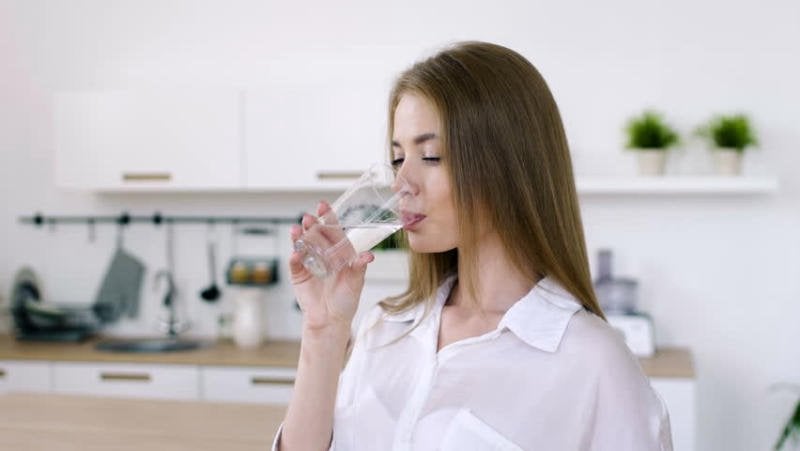 Những sai lầm khi uống nước buổi sáng