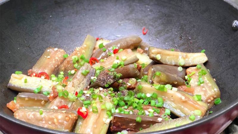 Cà tím xào tóp mỡ