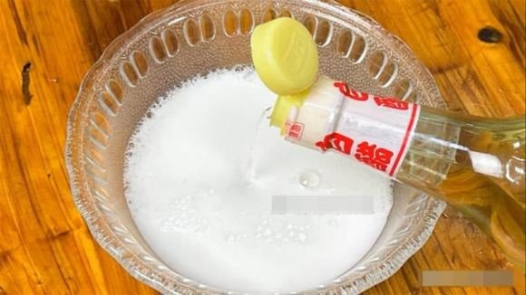 Nguyên nhân khiến bồn rửa bị tắc thường bắt nguồn từ cặn thức ăn, dầu mỡ và chất bẩn tích tụ lâu ngày trong đường ống.