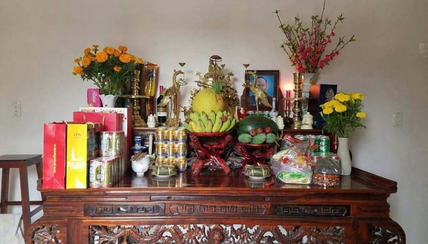 Bàn thờ càng cũ càng giàu có