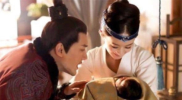 Hoàng đế phong kiến luôn đề cao quyền lực tuyệt đối, vì vậy không chấp nhận bất kỳ sự chia sẻ hay ảnh hưởng nào từ hậu cung.