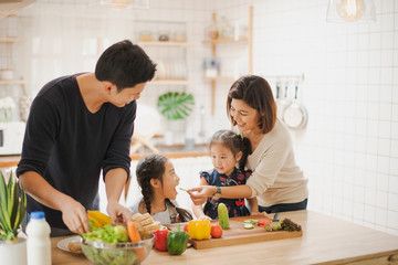 Để có những bữa ăn ngon chăm sóc gia đình thì phải có tiếng bát đũa ồn ào