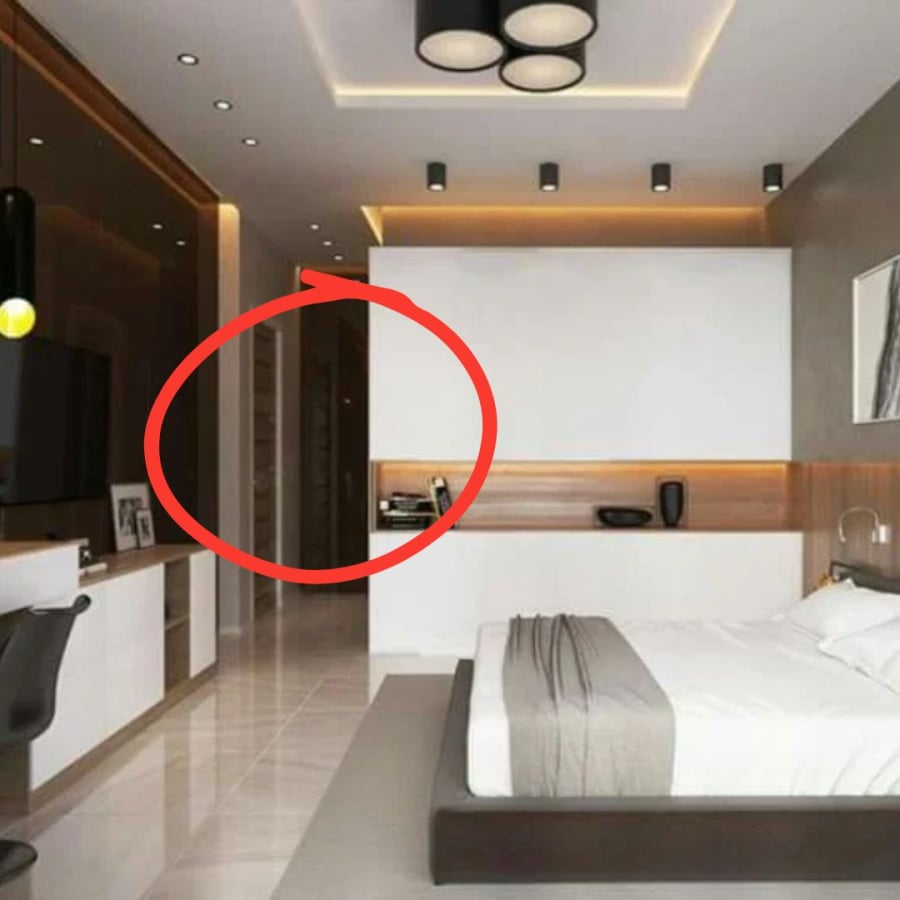 Giường mà kê thẳng cửa chính sẽ gây hại, nên kê lệch cửa