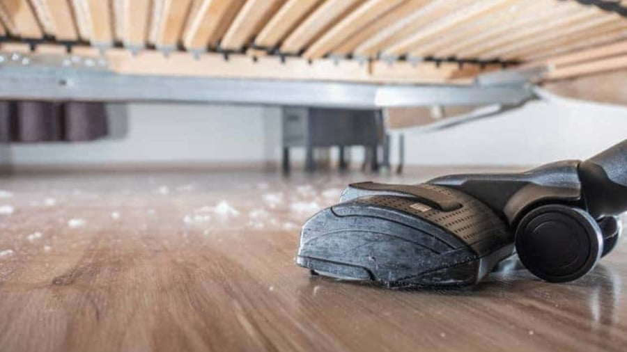 Gầm giường nhiều rác ảnh hưởng tới sức khỏe và giấc ngủ